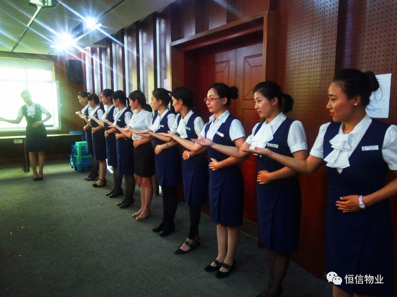 恒信物業(yè)案場(chǎng)禮儀培訓(xùn)課圓滿結(jié)束，助力服務(wù)品質(zhì)再上新臺(tái)階